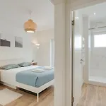 Flat W/ Balcony & Workspace By Hostwise Apartmán