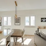 Flat W/ Balcony & Workspace By Hostwise Lisboa