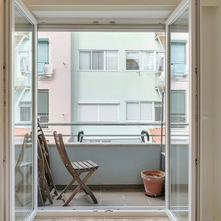 Flat W/ Balcony & Workspace By Hostwise * リスボン
