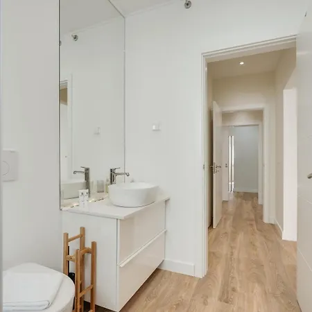 公寓 Flat W/ Balcony & Workspace By Hostwise *