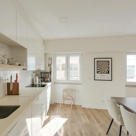 Hostwise - Flat W/ Balcony & Workspace Appartement Lisboa