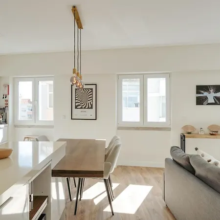 Hostwise - Flat W/ Balcony & Workspace Lisboa