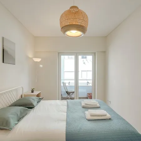 Flat W/ Balcony & Workspace By Hostwise *