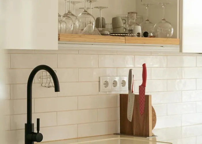 Flat W/ Balcony & Workspace By Hostwise Appartement