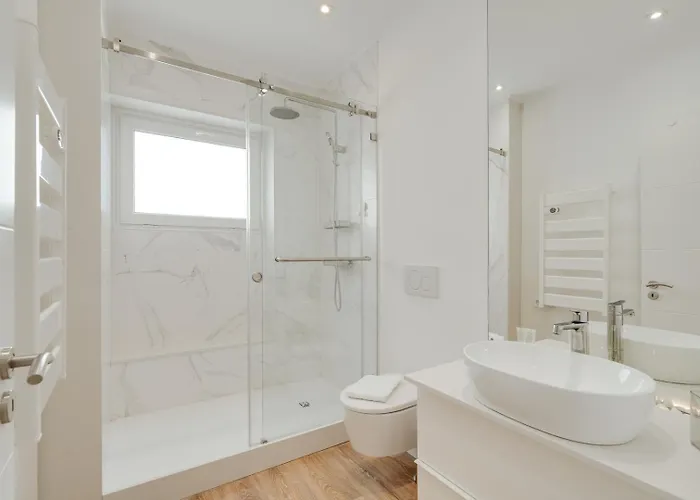 Flat W/ Balcony & Workspace By Hostwise Lägenhet *