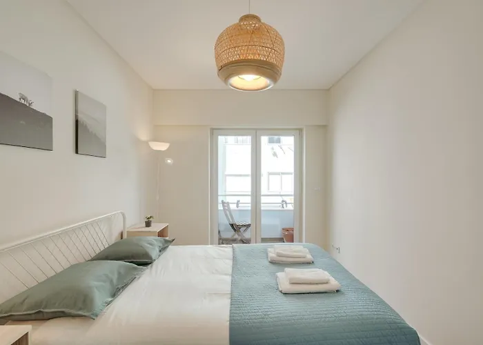 Flat W/ Balcony & Workspace By Hostwise *