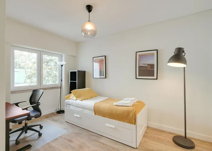 Flat W/ Balcony & Workspace By Hostwise Appartement