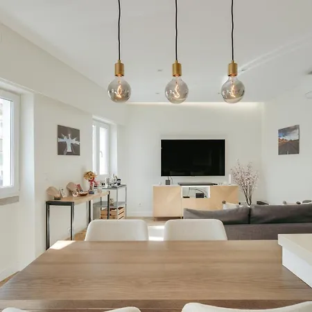 Flat W/ Balcony & Workspace By Hostwise * 리스본