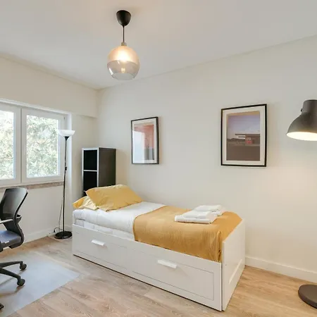 Flat W/ Balcony & Workspace By Hostwise 아파트