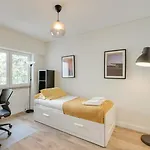 Flat W/ Balcony & Workspace By Hostwise Appartement